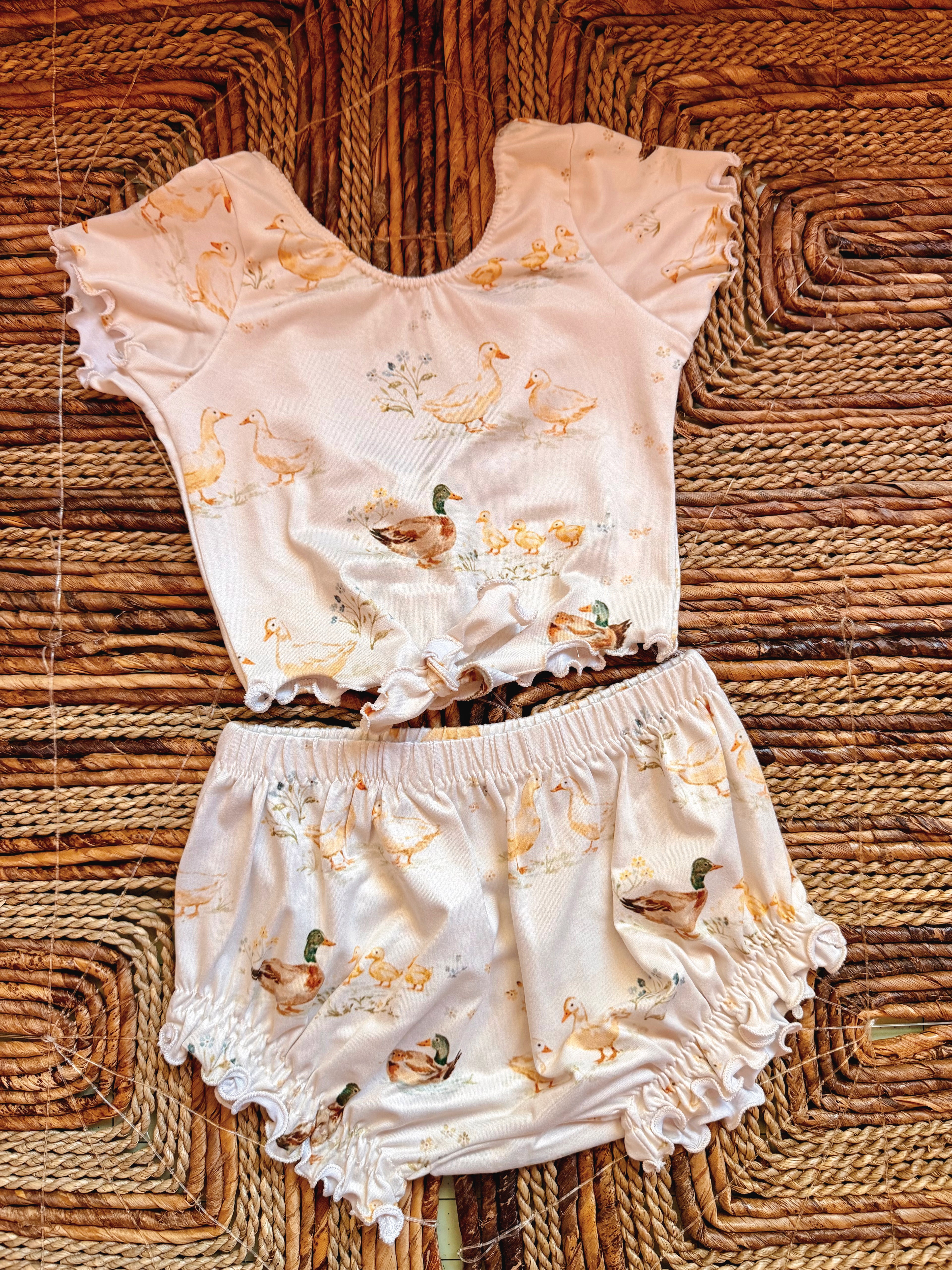 Ducks short sleeve Jojo top + Indie bummies