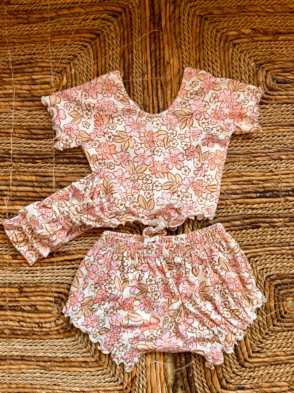 Floral short sleeve Jojo top + Indie bummies + Aelin band